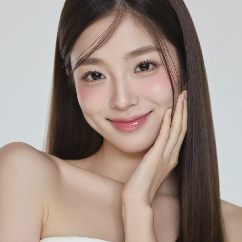 인플루언서의 화장품 광고 화보